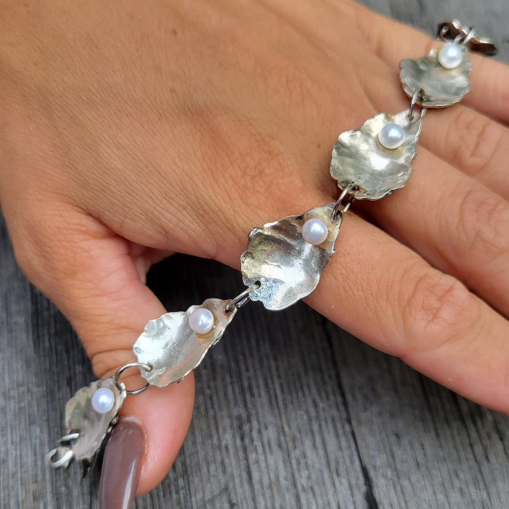 Sterling Silver 7-Oyster Shell Bracelet with 8mm Cultured Pearl